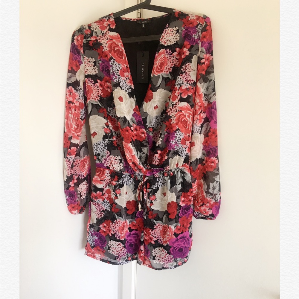 New flower romper- size small - Picture 1 of 3